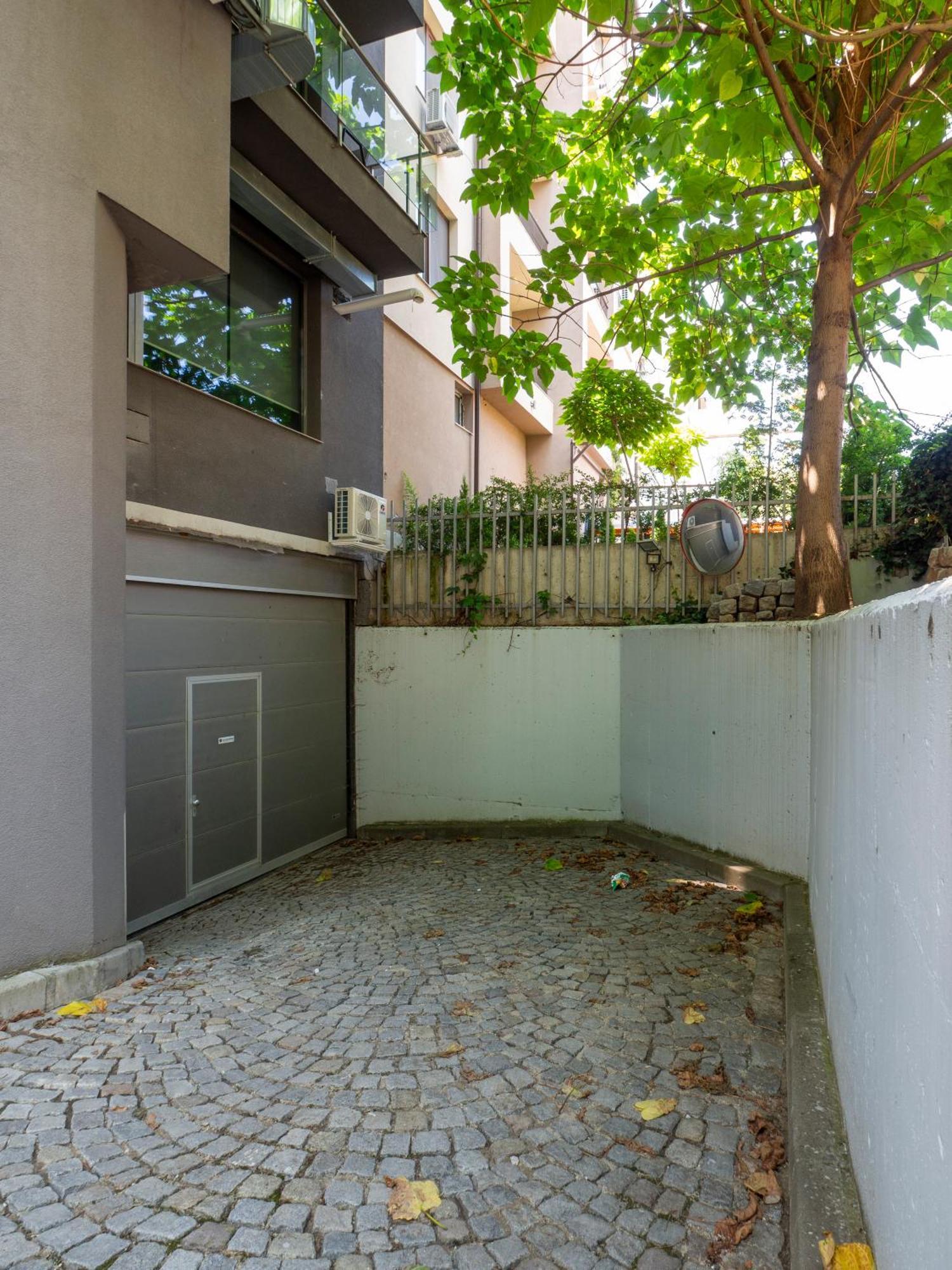 Слънчев Апартамент С Балкон До Болница Света София Exterior photo